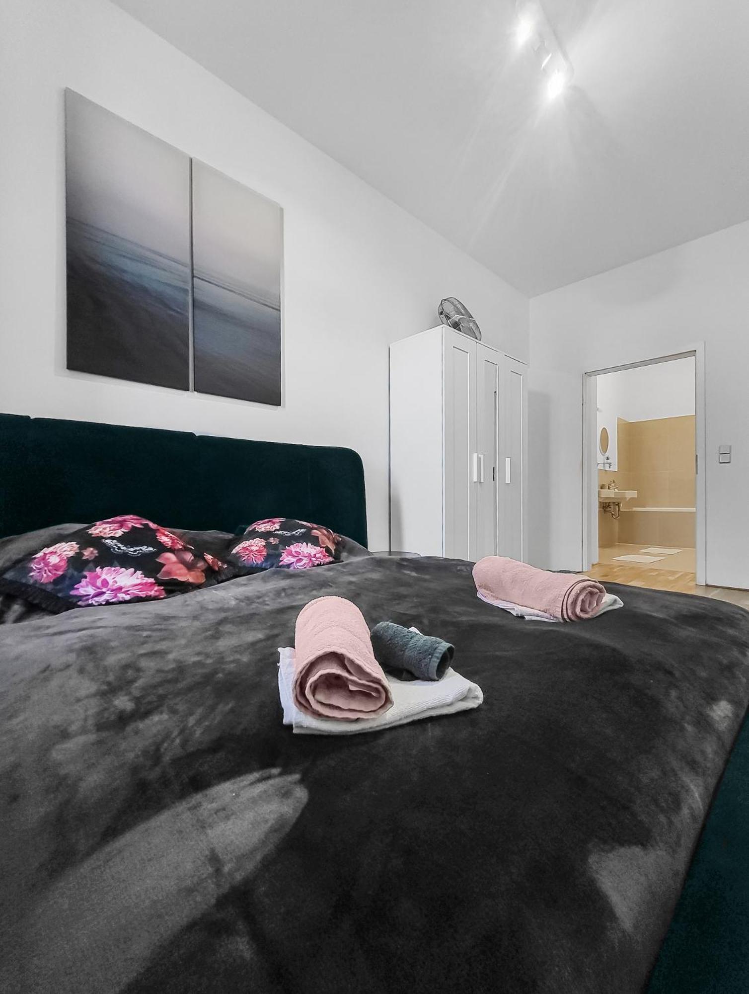N-West Apartment Виена Екстериор снимка