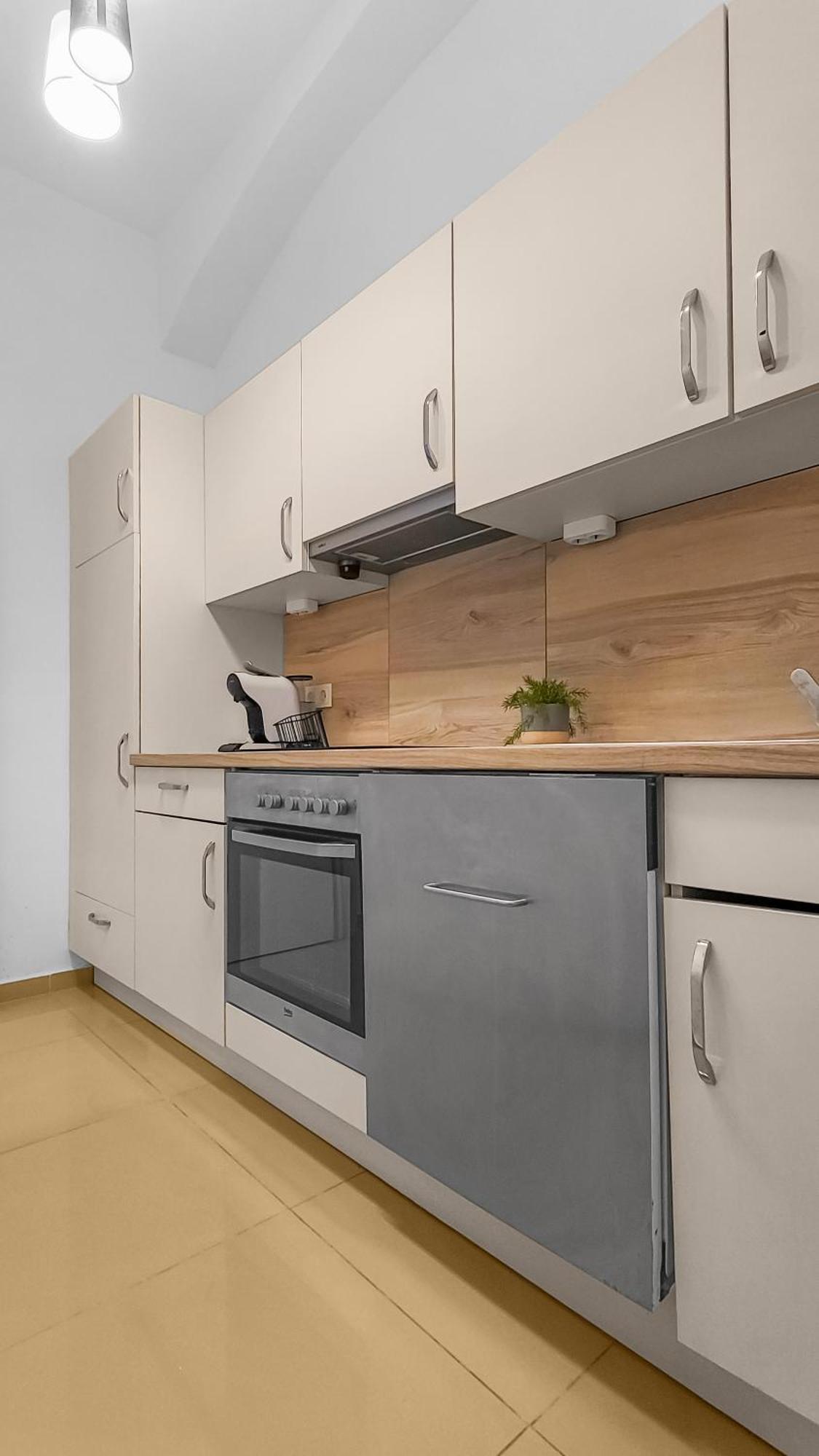 N-West Apartment Виена Екстериор снимка